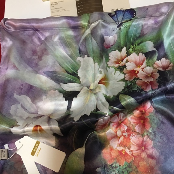 ❌🛑SOLD🛑❌ Vintage 100% Silk Boshine Scarf 💜 - Picture 11 of 16